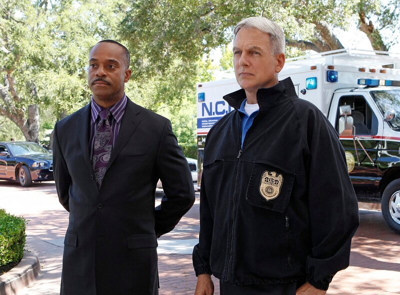 Ermitteln in einem neuen Fall: Vance (Rocky Carroll, l.) und Gibbs (Mark Harmon, r.) … – Bild: 4+