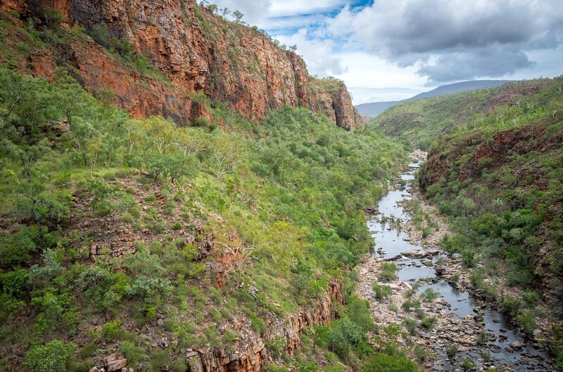 Zwar machen Stromschnellen die Reise auf dem Martuwarra (Fitzroy River) beschwerlich, doch für das Volk der Nyikina ist der Fluss ein Ort von großer kultureller und biologischer Bedeutung. – Bild: Wild Pacific Media