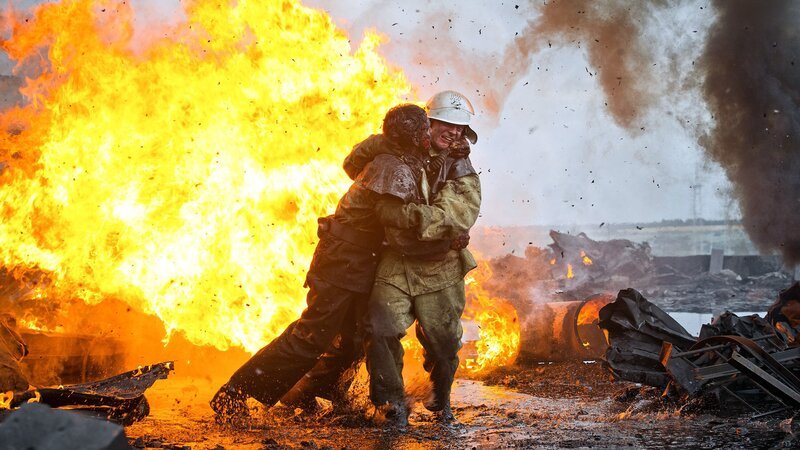Prypjat, 26. April 1986: Nach der verheerenden Explosion des vierten Reaktorblocks des Kernkraftwerks Tschernobyl kämpfen Hunderte Einsatzkräfte und Zivilisten darum, eine noch größere Katastrophe zu verhindern.; Prypjat, 26. April 1986: Nach der verheerenden Explosion des vierten Reaktorblocks des Kernkraftwerks Tschernobyl kämpfen Hunderte Einsatzkräfte und Zivilisten darum, eine noch größere Katastrophe zu verhindern.  – Bild: RTLZWEI