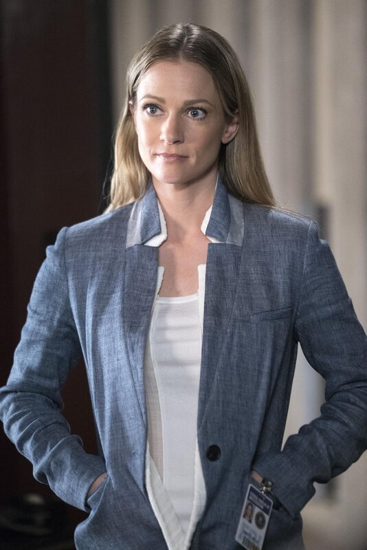 Reid besucht, zusammen mit JJ (AJ Cook), Cat im Gefängnis um herauszufinden, wo Lindsay seine Mutter gefangen hält. Doch die Psychopathin rückt nicht so einfach mit der Sprache heraus: Sie will ein Spiel mit Reid spielen … – Bild: CBS Broadcasting, Inc. /​ Sonja Flemming