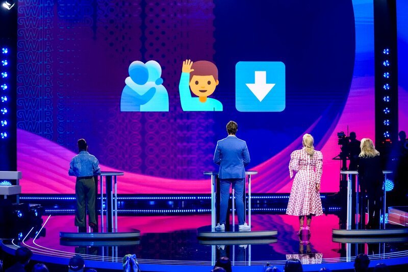 v.li.: Caroline Athanasiadis, Mark Seibert, Barbara Schöneberger, Nicole. – Bild: ORF/​Roman Zach-Kiesling