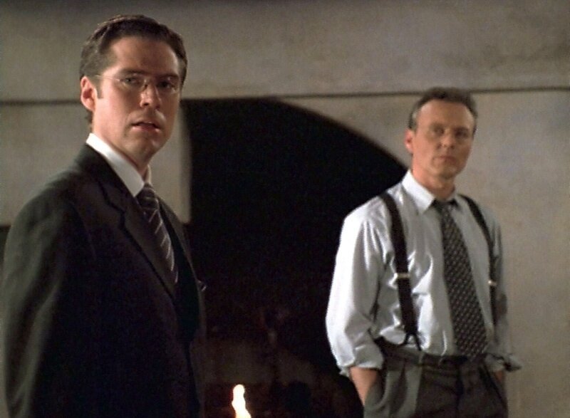 Wesley Wyndam-Pryce (Alexis Denisof, l.), Rupert Giles (Anthony Stewart Head) – Bild: RTL