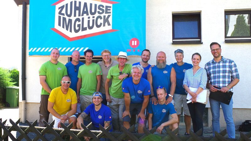 Das Team von Zuhause im Glück steht wieder vor einer neuen Herausforderung – Bild: RTL II