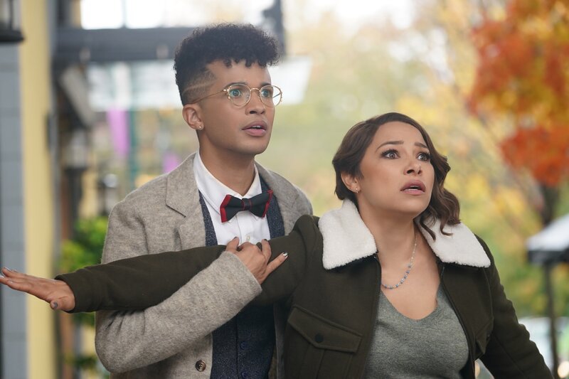 Bart Allen (Jordan Fisher, l.); Nora West-Allen (Jessica Parker Kennedy, r.) – Bild: and TM DC Comics /​ Warner Bros. Ent. Inc.