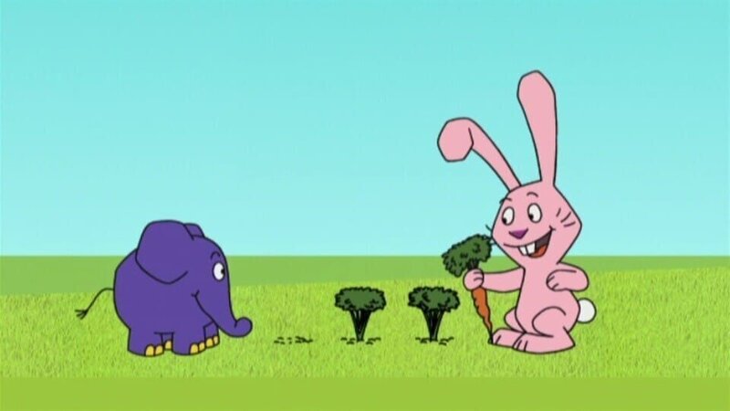 Hase und Elefant ernten Möhren. – Bild: WDR/​KiKA