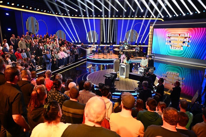 (v.l.n.r.) Matthias Opdenhövel; Tim Bendzko; Lutz van der Horst; Vanessa Mai; Nora Tschirner; Wotan Wilke Möhring; Smudo – Bild: Seven.One /​ Willi Weber Eigenproduktionsbild frei