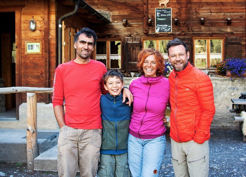 Jürg, Tim, Marlies Martig und Nik Hartmann – Bild: Copyright SRF