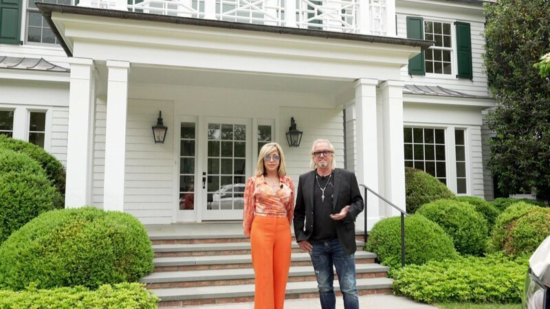 Carmen und Robert stoßen in den Hamptons auf das beeindruckende Goose Creek mit prominenten Nachbarn wie Beyoncé und Jay-Z. – Bild: RTLZWEI, Geiss TV