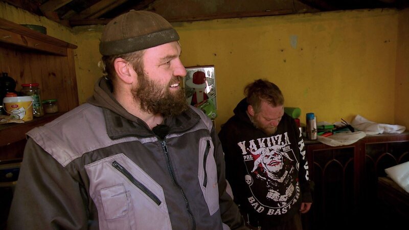 S05E39: Paddy träumt vom Neuanfang in einer Gartenlaube. – Bild: RTLZWEI