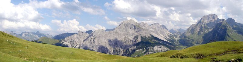 Panorama der oberen Partnom Alpe. – Bild: ORF/​Anton Wieser