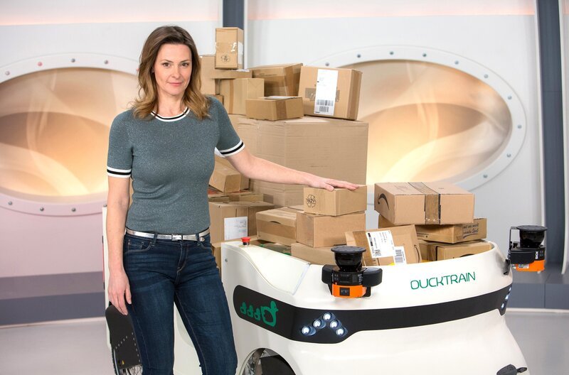 Der Lieferverkehr verstopft unsere Innenstädte und kein Ende ist in Sicht. Anja Reschke stellt Konzepte vor, die sowohl die Umwelt als auch die Straßen entlasten sollen – bei „Wissen vor acht – Zukunft“. – Bild: ARD/​Michael Boehme