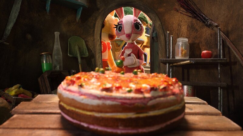 Flappers Renovierungsfest ist gefährdet, weil der fiese Fuchs den Kuchen gestohlen hat und die Elster fälschlicherweise verdächtig wird. – Bild: SRF