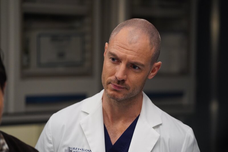 Dr. Cormac Hayes (Richard Flood) – Bild: American Broadcasting Companies, Inc.