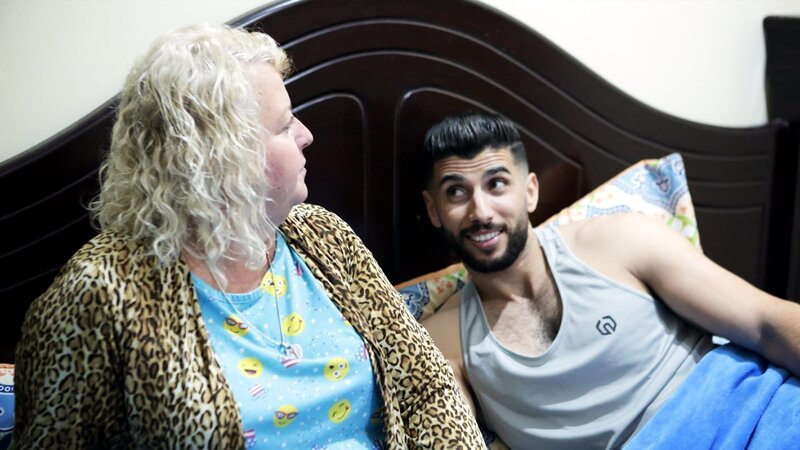 After an exhausting journey, Laura finally arrives at Aladin’s house in Qatar and first has to overcome her jet lag. – Bild: 2021 DISCOVERY DEUTSCHLAND