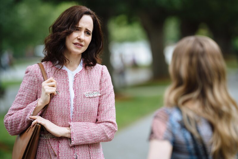 Mrs. Wilkes und Claire Wilkes. – Bild: Farmersville Productions, Inc.