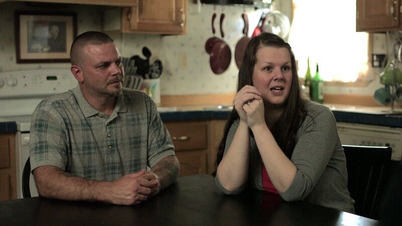 Homeowners Junior and Erica Powell experience mixed emotions as the Kindred Spirits team recaps their investigation, confirming the strange activity they’ve experienced. – Bild: Travel Channel