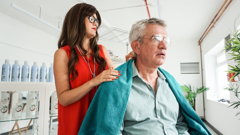 Savannah repays her new neighbors kindness. – Bild: Discovery Communications, LLC