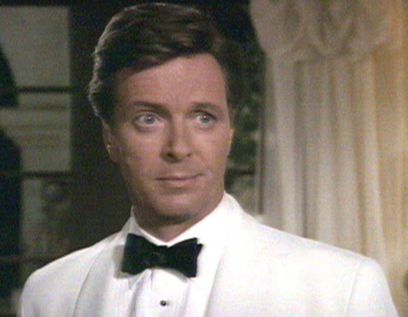 Harold Banes (Ian Ogilvy) ist einer der Verdächtigen beim Mordfall Pamela Drake. Hat er etwa die schöne Frau umgebracht? – Bild: Warner TV Serie