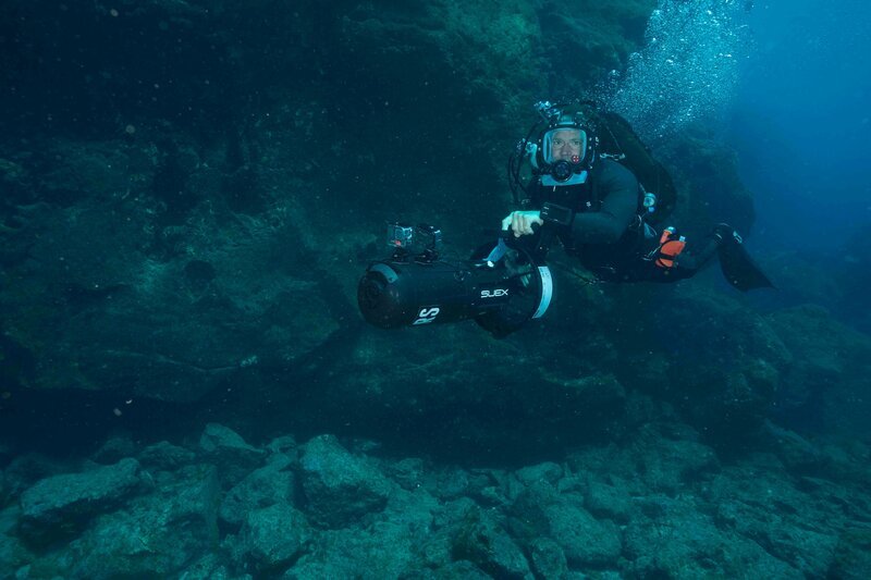 Steve Backshall erkundet die Gewässer von Clarion vor Mexiko – Bild: True to Nature Ltd.