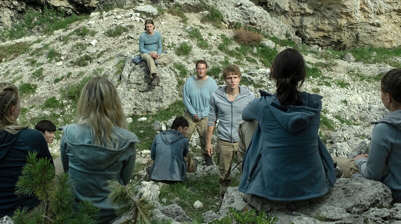 Sie haben sich für die Idee ‚Wild Republic‘ entschieden. Und das heißt auch, gemeinsam Entscheidungen zu treffen, die weh tun können. – Bild: WDR/​X-Filme Creative Pool/​Luis Zeno Kuhn