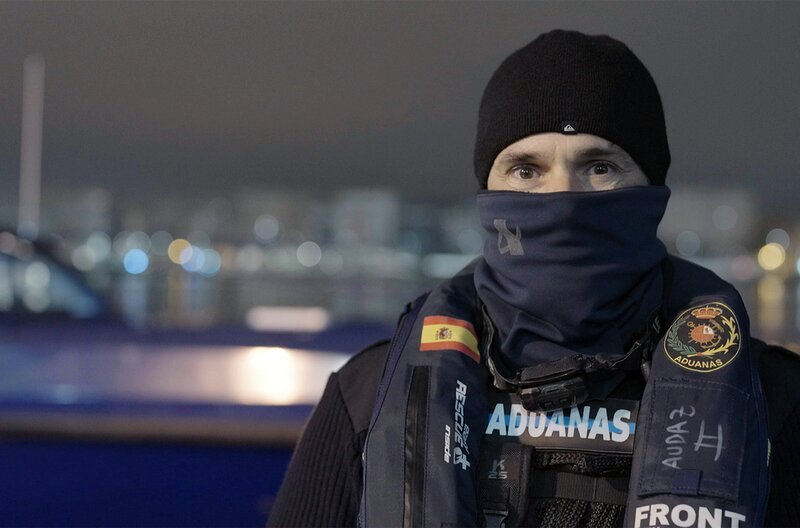 Die Zollfahndung in der Bucht von Algeciras fand in den letzten Jahren neben Tabak und Haschisch auch große Mengen Kokain bei ihren Kontrollen. – Bild: Hessischer Rundfunk/​Jan-Ole Sieg