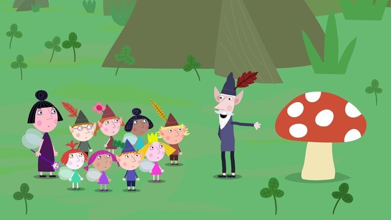 Der weise alte Elf erzählt den Kindern eine Geschichte über den Fliegenpilz. – Bild: ZDF/​Astley Baker Davies Ltd/​Rubber Duck Entertainment