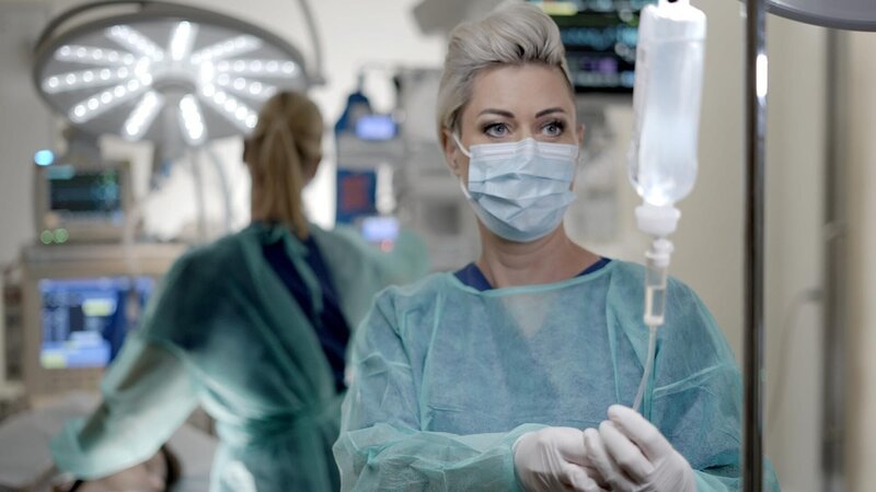 Doc Caro  +++ – Bild: RTL /​ Folge 7