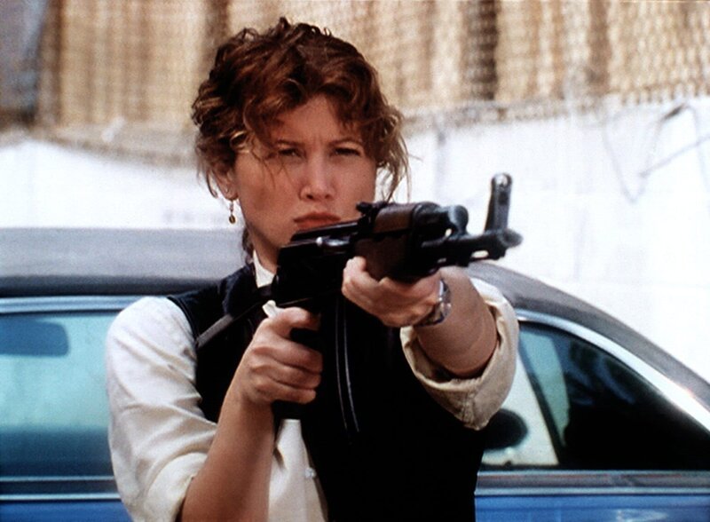 Amy (Tracey Gold), die Undercover-Agentin, hat gefährliche Terroristen in eine Falle gelockt … – Bild: Sat.1 Gold