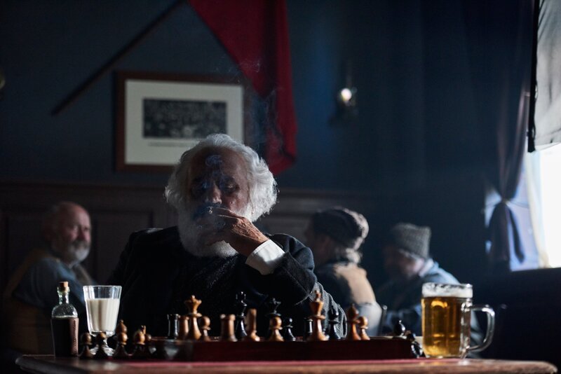 Diese Rolle hatte er schon lange Zeit im Visier: Zum 200. Geburtstag von Karl Marx verkörpert Mario Adorf den großen deutschen Denker am Zenit seines Lebens. – Bild: ZDF/​Julie Vrabelova