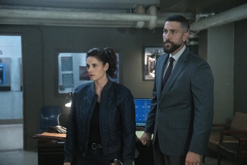 Missy Peregrym als Special Agent Maggie Bell und Zeeko Zaki als Special Agent Omar Adom ‚OA‘ Zidan – Bild: CBS Broadcasting Inc. All Rights Reserved. /​ Bennett Raglin
