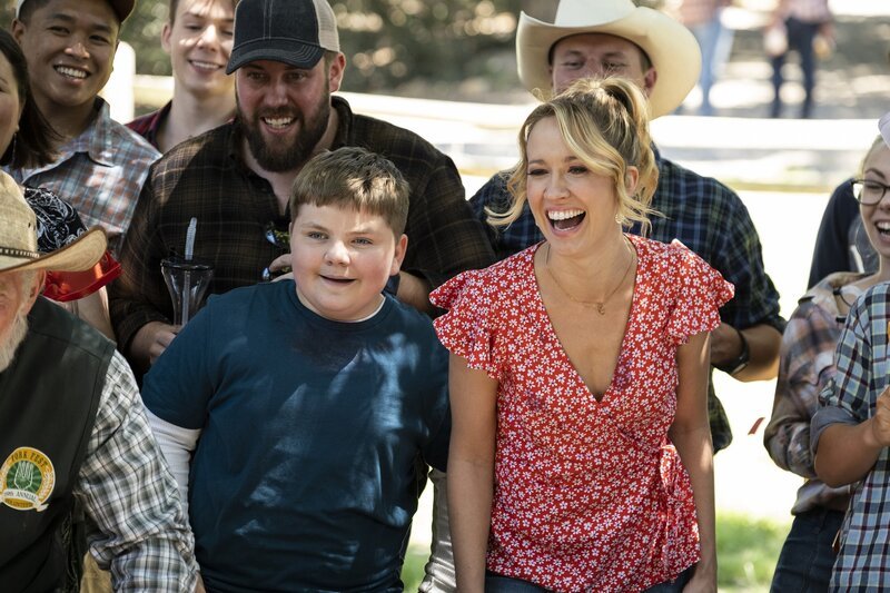Cash (Spencer Allport, l.); Ginny (Anna Camp, r.) – Bild: 2019⁠–⁠2020 Twentieth Century Fox Film Corporation.  All rights reserved /​ Justin Lubin Lizenzbild frei