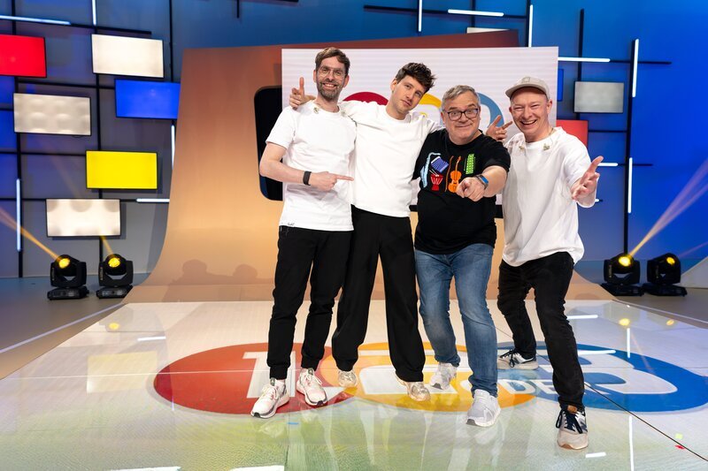 „Deine Freunde“ erzählen als Studiogäste von ihren Erfahrungen mit Live-Auftritten. – Bild: ZDF und Ralf Wilschewski
