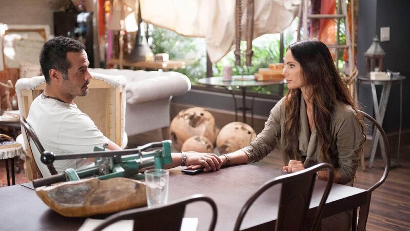 Carlos Cruz (Stephen Martine) und Fiona Glenanne (Gabrielle Anwar). – Bild: RTL /​ NBC Universal Entertainment Cable Group