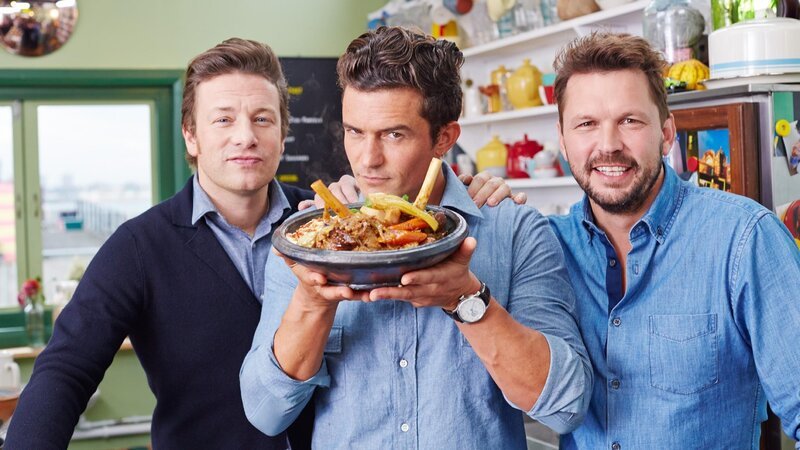 Jamie Oliver und Jimmy Doherty (r.) mit Orlando Bloom (M.) – Bild: RTL