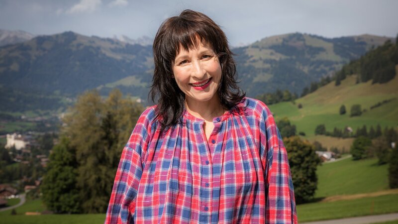 Hinter den Hecken Sabine Rebers Garten in Gstaad BE Staffel 5 Folge 5 Sabine Reber 2022 – Bild: SRF