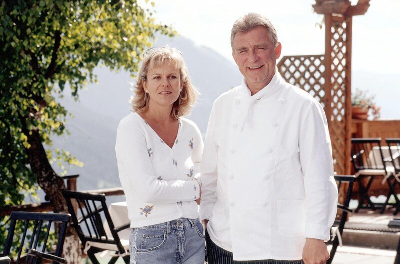 Andrea L’Arronge (Gräfin Schönberg), Heinz Marecek (Hannes Kofler). – Bild: ORF/​Manfred Lämmerer