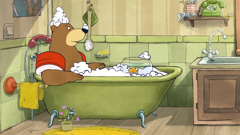 Dr. Brumm und Pottwal baden zuhause in der Wanne am Ende eines aufregenden Tages. – Bild: rbb/​WunderWerk/​TRIKK 17