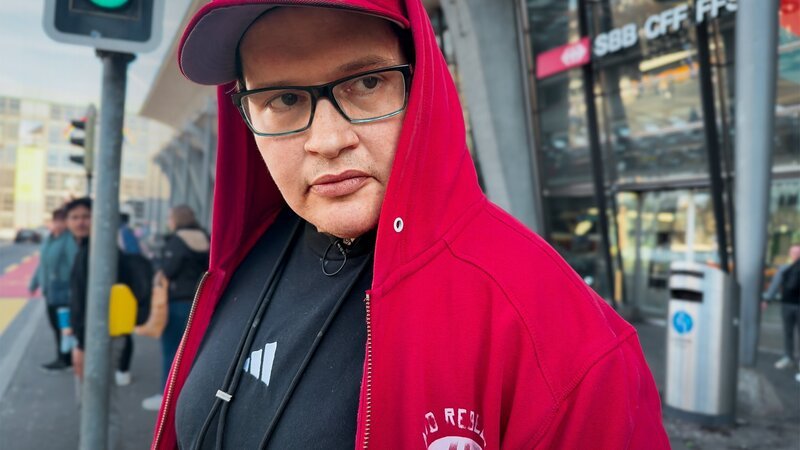 Sandro lebt seit 23 auf der Gasse. – Bild: SRF