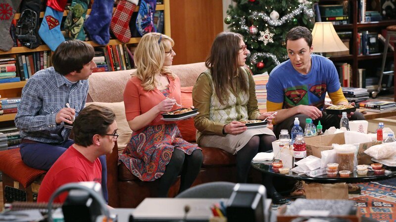 L-R: Howard (Simon Helberg), Leonard Hofstadter (Johnny Galecki), Bernadette (Melissa Rauch), Amy Farrah Fowler (Mayim Bialik), Sheldon Cooper (Jim Parsons) – Bild: MAX Hungary
