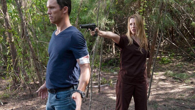 Michael Westen (Jeffrey Donovan) und Sonya (Alona Tal) – Bild: RTL /​ NBC Universal Entertainment Cable Group