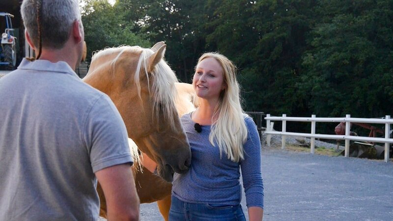 Bernd Hackl, Pferd Sol und Michelle Lukas – Bild: MG RTL D /​ Mina TV