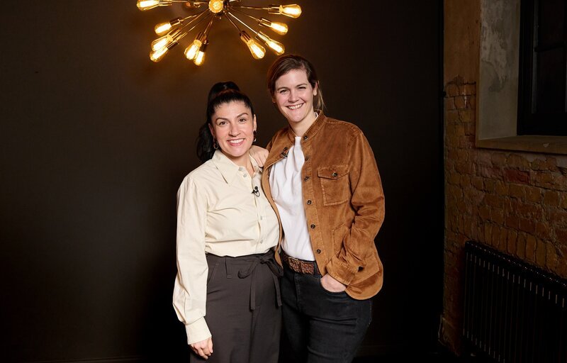 Elif Oskan (l.), Viki Fuchs – Bild: RTL