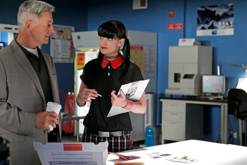 Die Ermittlungen laufen auf Hochtouren: Abby (Pauley Perrette, r.) und Gibbs (Mark Harmon, l.) – Bild: 4+