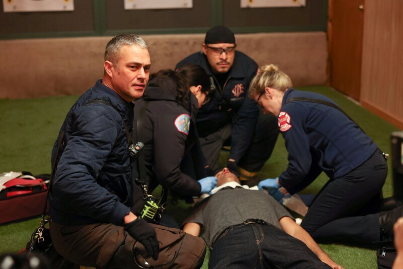 l-r: Kelly Severide (Taylor Kinney), Joe Cruz (Joe Minoso), Violet Mikami (Hanako Greensmith), – Bild: Universal TV