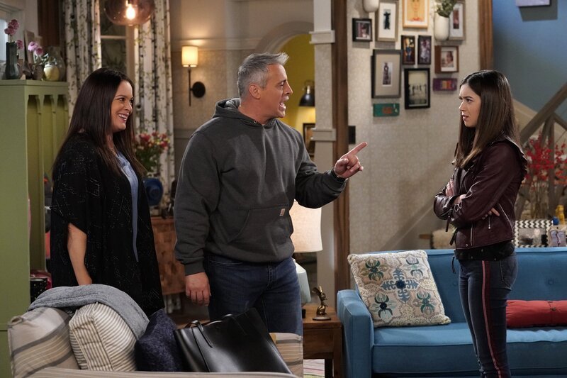 (v.l.n.r.) Andi Burns (Liza Snyder); Adam Burns (Matt LeBlanc); Kate Burns (Grace Kaufman) – Bild: CBS Broadcasting Inc. /​ Robert Voets