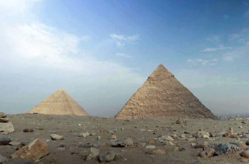 Ägypten ist berühmt für seine Pyramiden, die Sphinx – und für seine Katzen. Im Altertum verehrte man sie als Beschützer von Heim und Herd. Doch der Katzenkult sollte den Ägyptern zum Verhängnis werden … – Bild: Elephant Doc