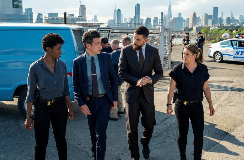 „Know Thyself“ -- The team hunts for a serial killer who is targeting young, homeless men. Also, Tiffany and Scola don’t see eye to eye on how to handle the case or the difference between partners and co-workers. Pictured (L-R) Katherine Renee Turner as Special Agent Tiffany Wallace, John Boyd as Special Agent Stuart Scola Zeeko Zaki as Special Agent Omar Adom ‚OA‘ Zidan and Missy Peregrym as Special Agent Maggie Bell – Bild: David M. Russell /​ CBS ENTERTAINMENT /​ CBS Broadcasting Inc. All Rights Reserved