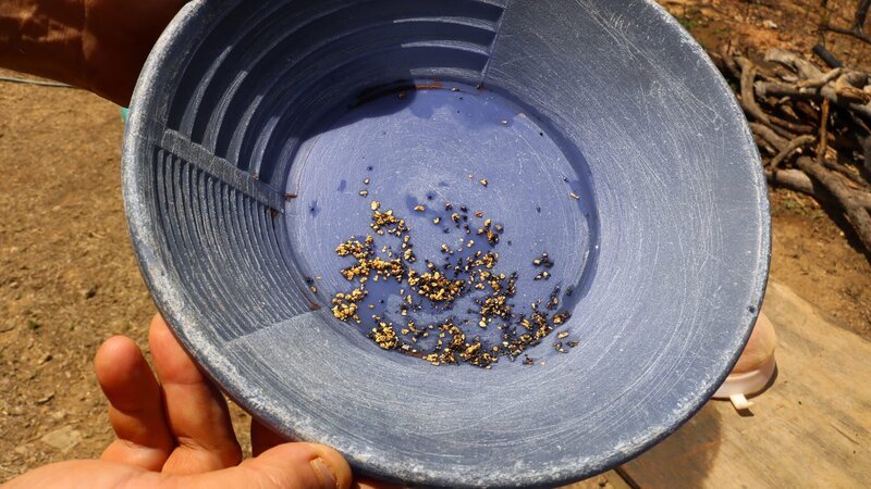 A pan of gold – Bild: Warner Bros. Discovery