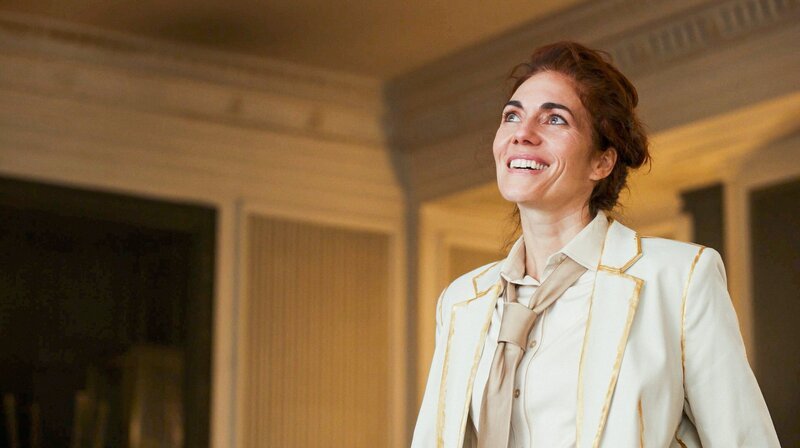 Catrin Lux (Claudia). – Bild: ORF/​SAT1/​MR Film