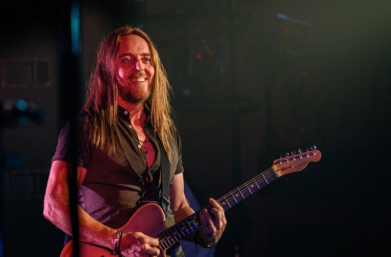 Lucky Flynn (Tim Minchin) April 5th 2022 – Bild: WDR/​2022 Lingo Pictures Pty Ltd/​Foxtel Management Pty Ltd